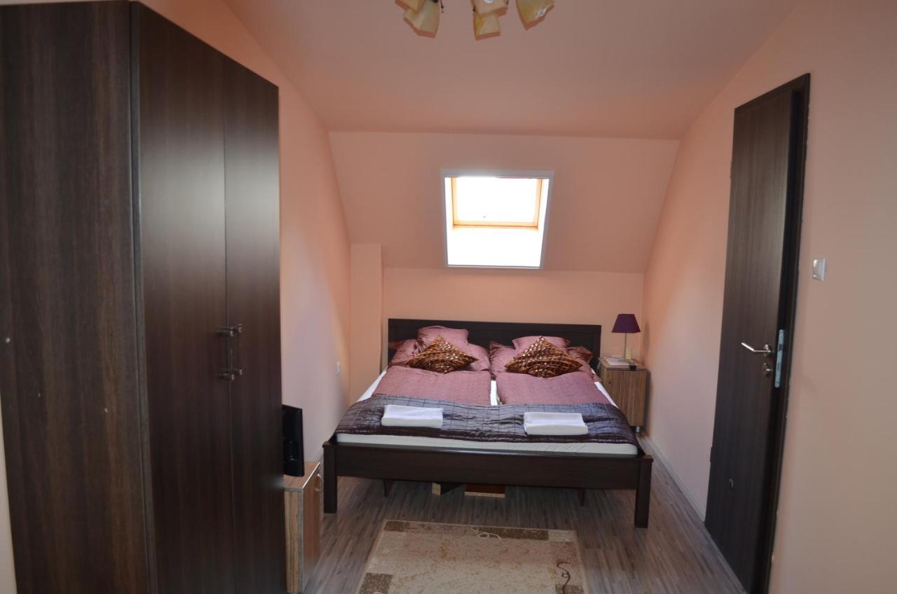 Bed and Breakfast Holdfenyszallas Szegedin Exterior foto