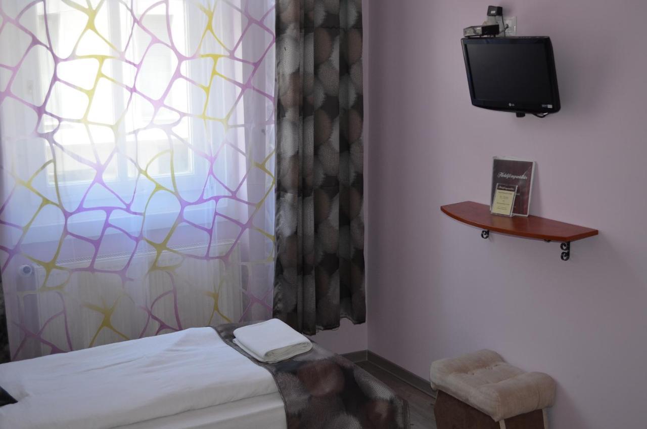 Bed and Breakfast Holdfenyszallas Szegedin Exterior foto
