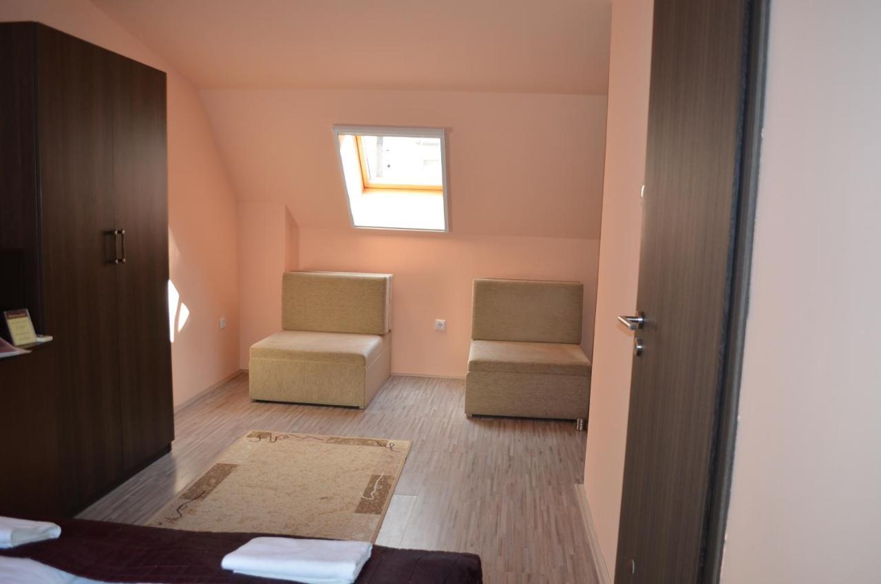 Bed and Breakfast Holdfenyszallas Szegedin Exterior foto