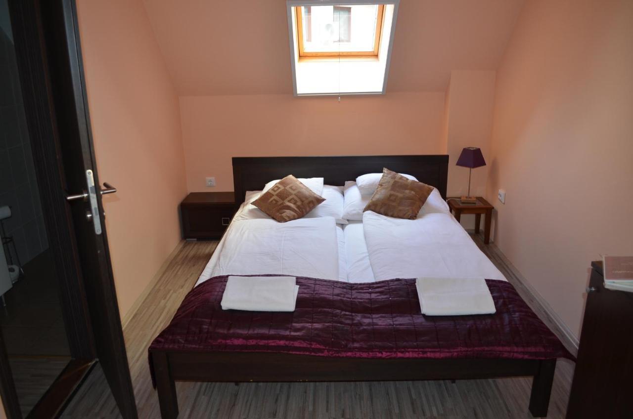 Bed and Breakfast Holdfenyszallas Szegedin Exterior foto